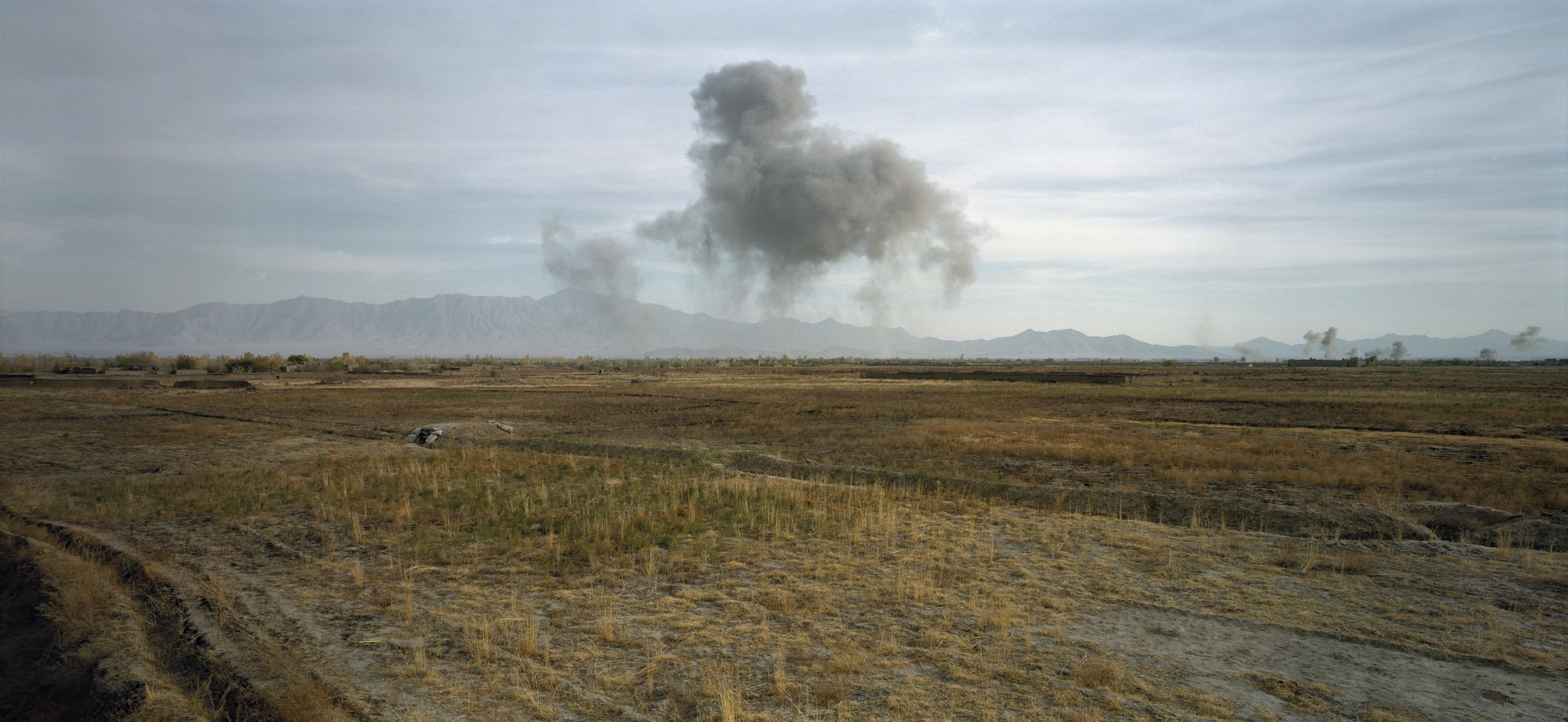 Luc Delahaye US Bombing on Taliban Positions 2001 C-print 238.6 x 112.2 cm Courtesy Luc Delahaye & Galerie Nathalie Obadia, Paris/Bruxelles