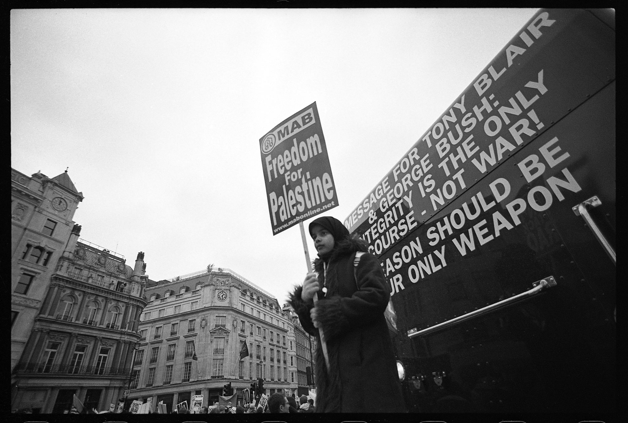 WEB_STW_Chris-Eubanks-truck-feb-2003-demo_Trafalgar-Sq_dannyburrows