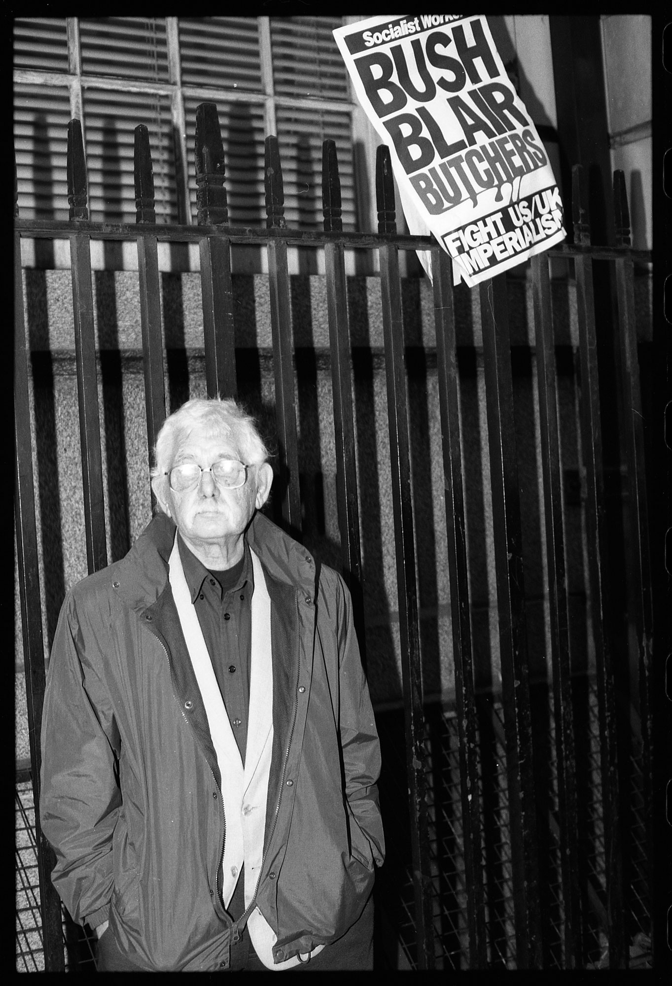 WEB_STW_man-and-sign_dannyburrows