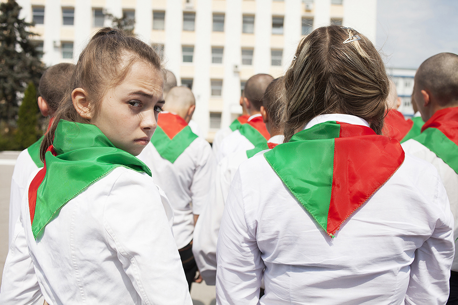 Pupils are rehearsing for a parade in Bender
