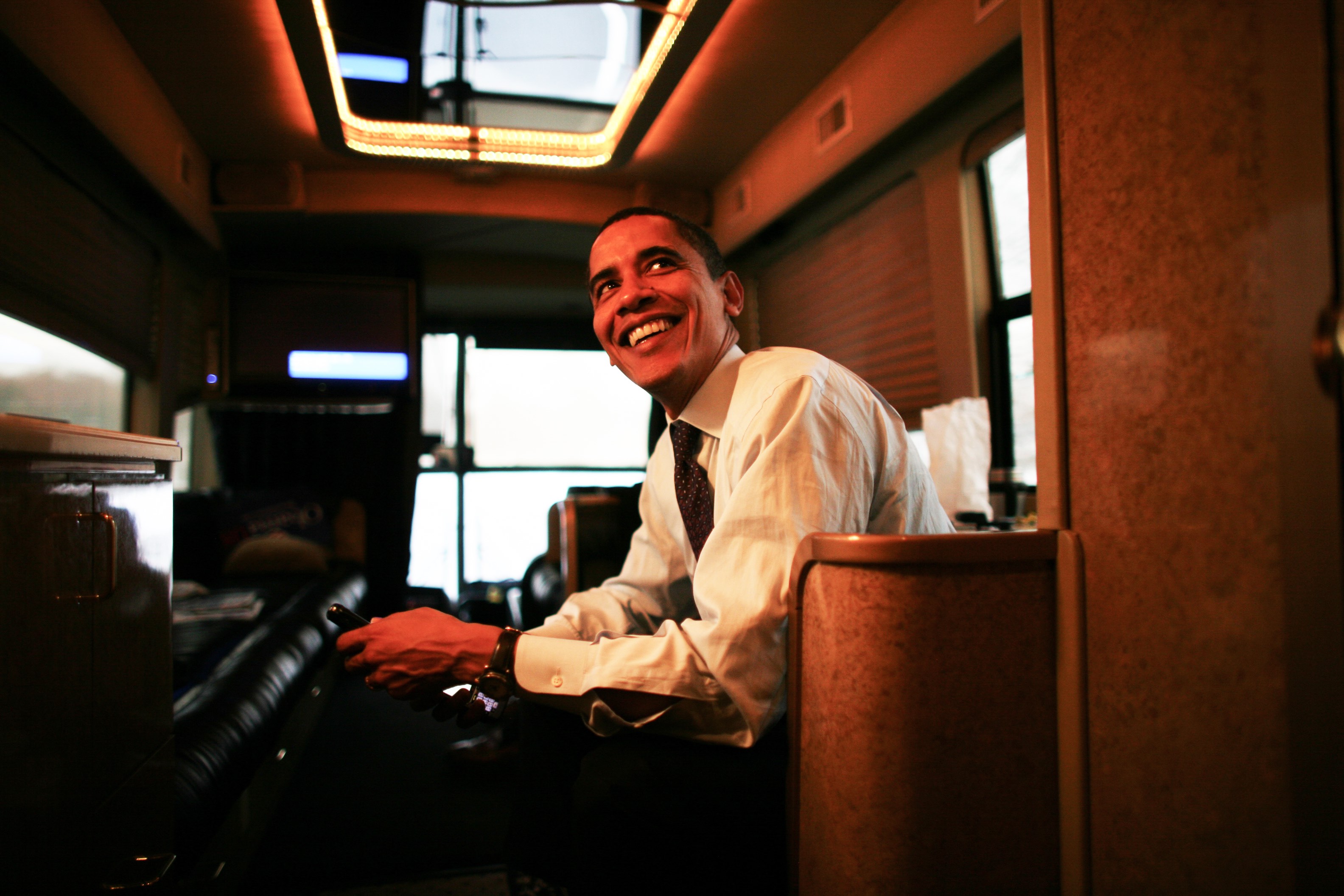 01-07-08 - Rochester, NH- Senator Barack Obama on his way to a rally in Rochestor. Photo by Ozier Muhammad/The New York Times