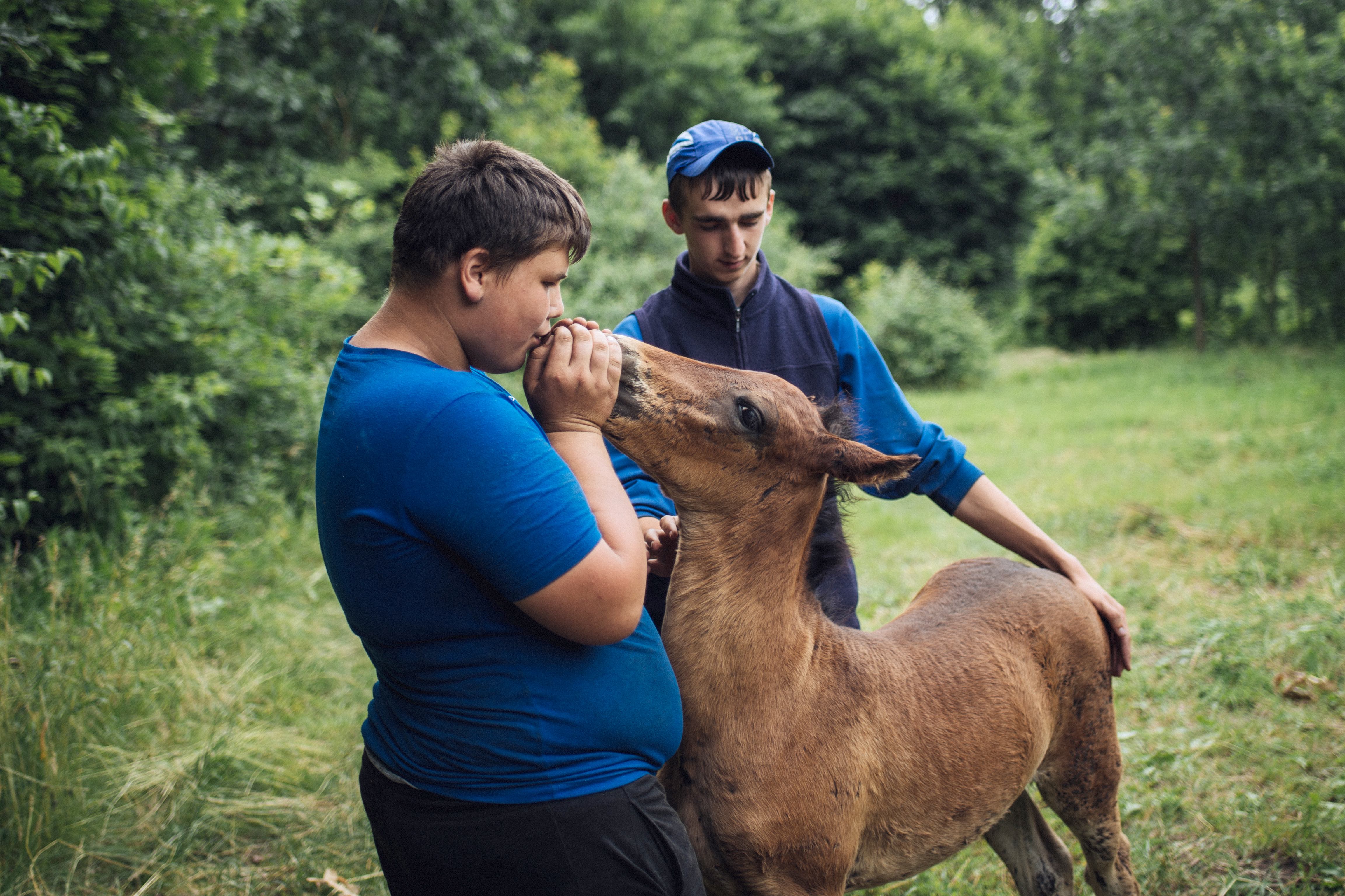 Maxim and Vasya embrace a newborn foal as it stands for the rst time. In Rotar village, horses are considered key to country living – not just for farm work but as a means of transportation.