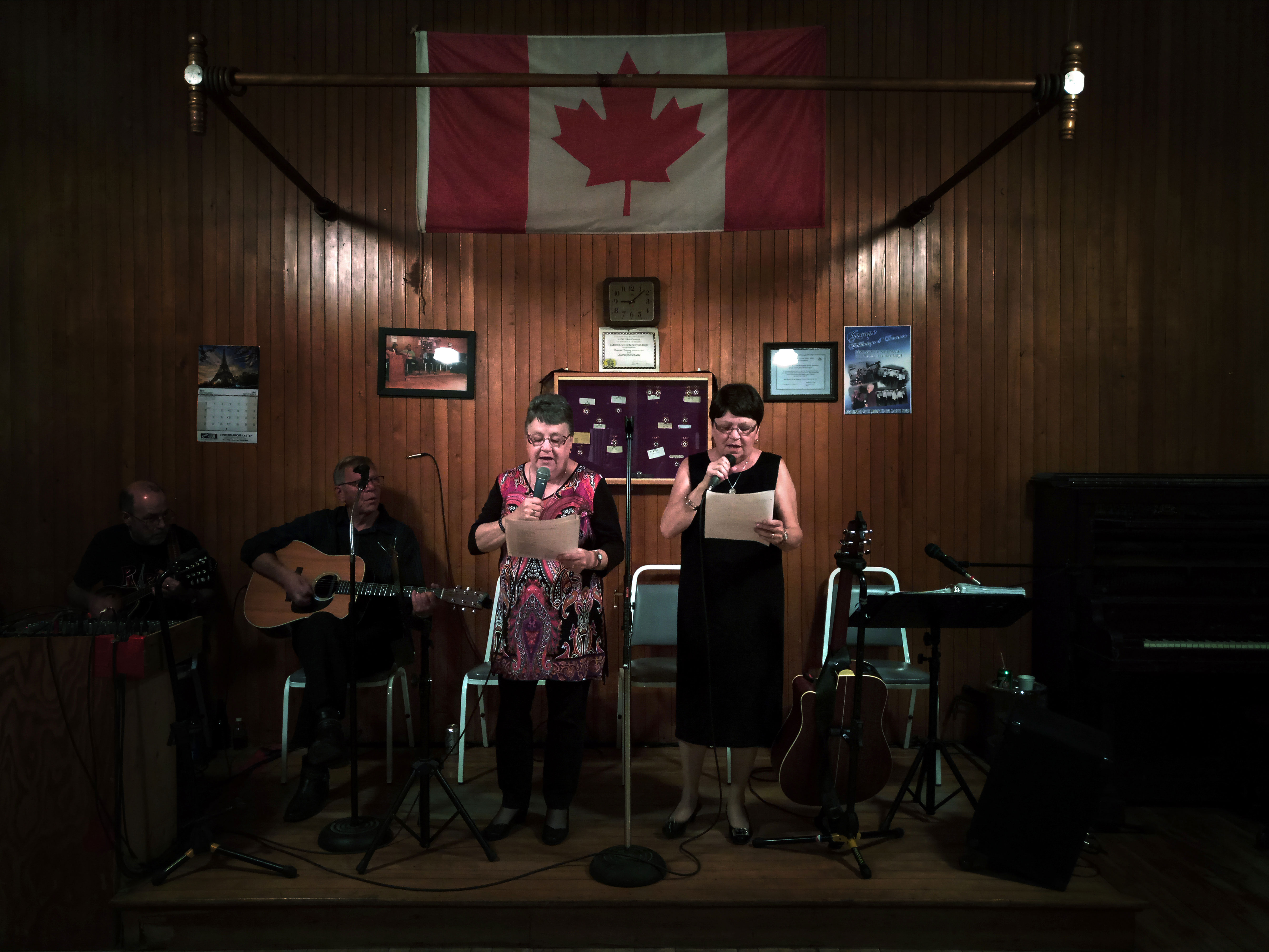 Every Friday evening folks singers and dancers gather in the Odd Fellows hall. Their repertoire includes Scottish, Irish and French melodies.