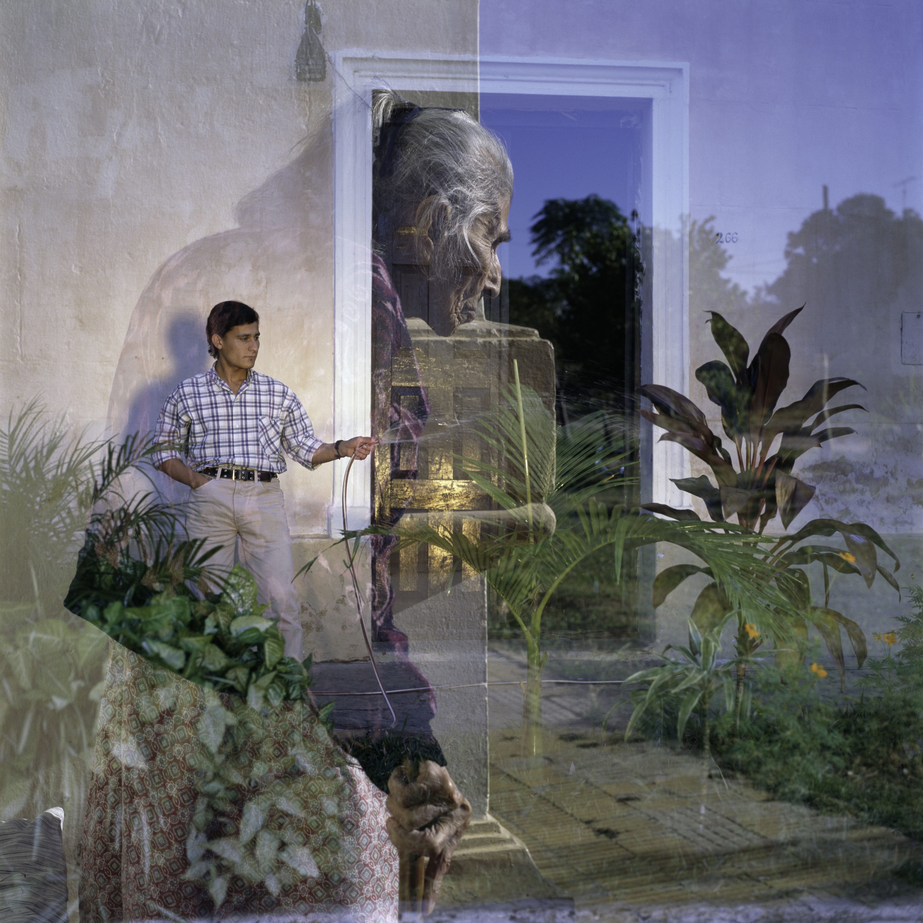 Two Gardens. Pehuajo´, Argentina. 1995 © Alessandra Sanguinetti / Magnum Photos