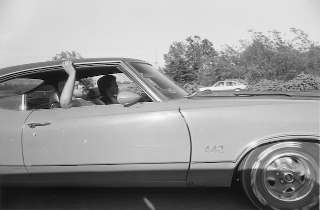 Henry Wessel, from the portfolio ‘Traffic’, 1994 © Henry Wessel, courtesy Thomas Zander Gallery, work exhibited by: THOMAS ZANDER