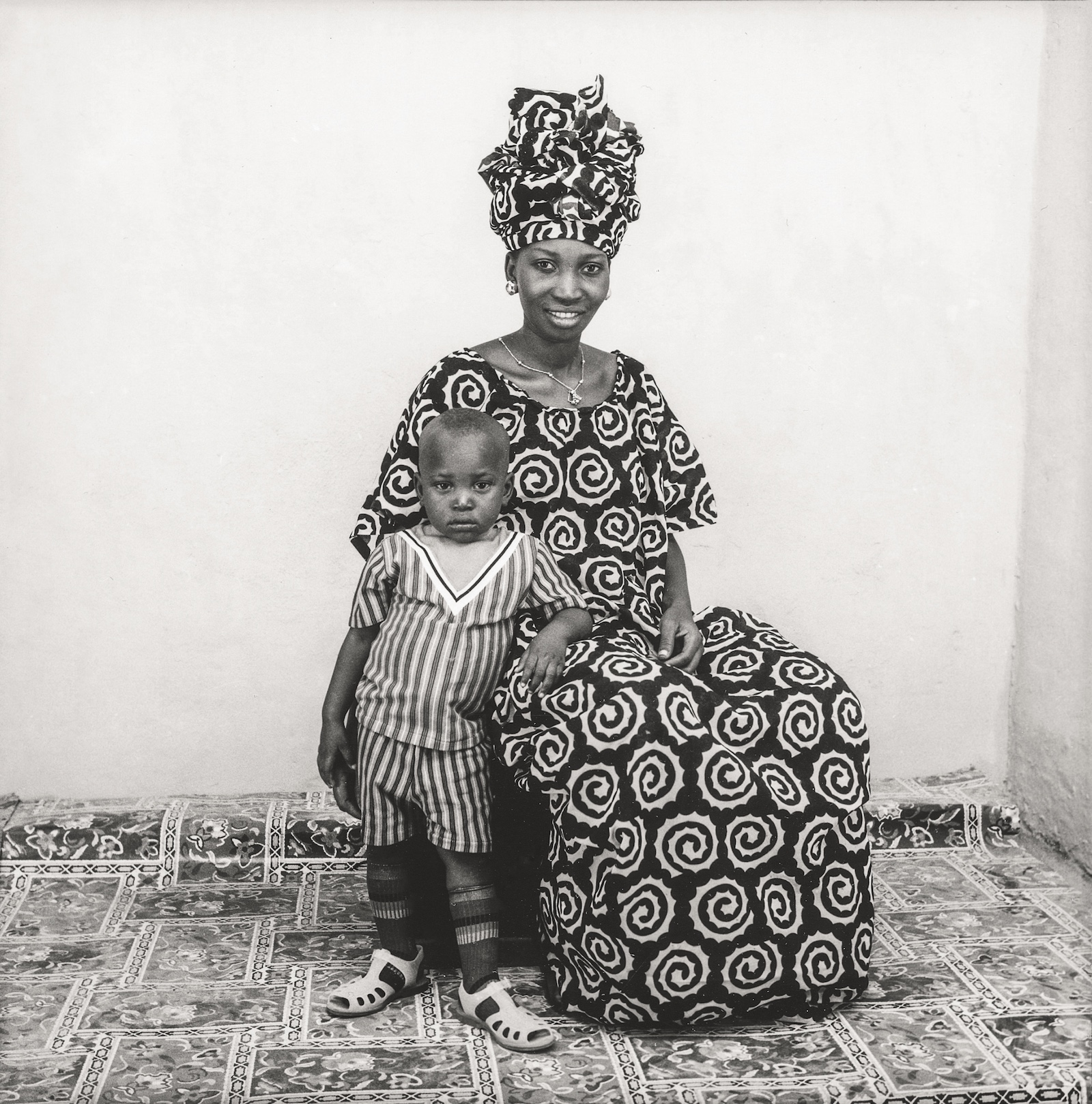 1973. Collection Fondation Cartier pour l’art contemporain, Paris © Malick Sidibé Extract from Mali Twist (Éditions Xavier Barral, Fondation Cartier pour l’art contemporain, 2017)