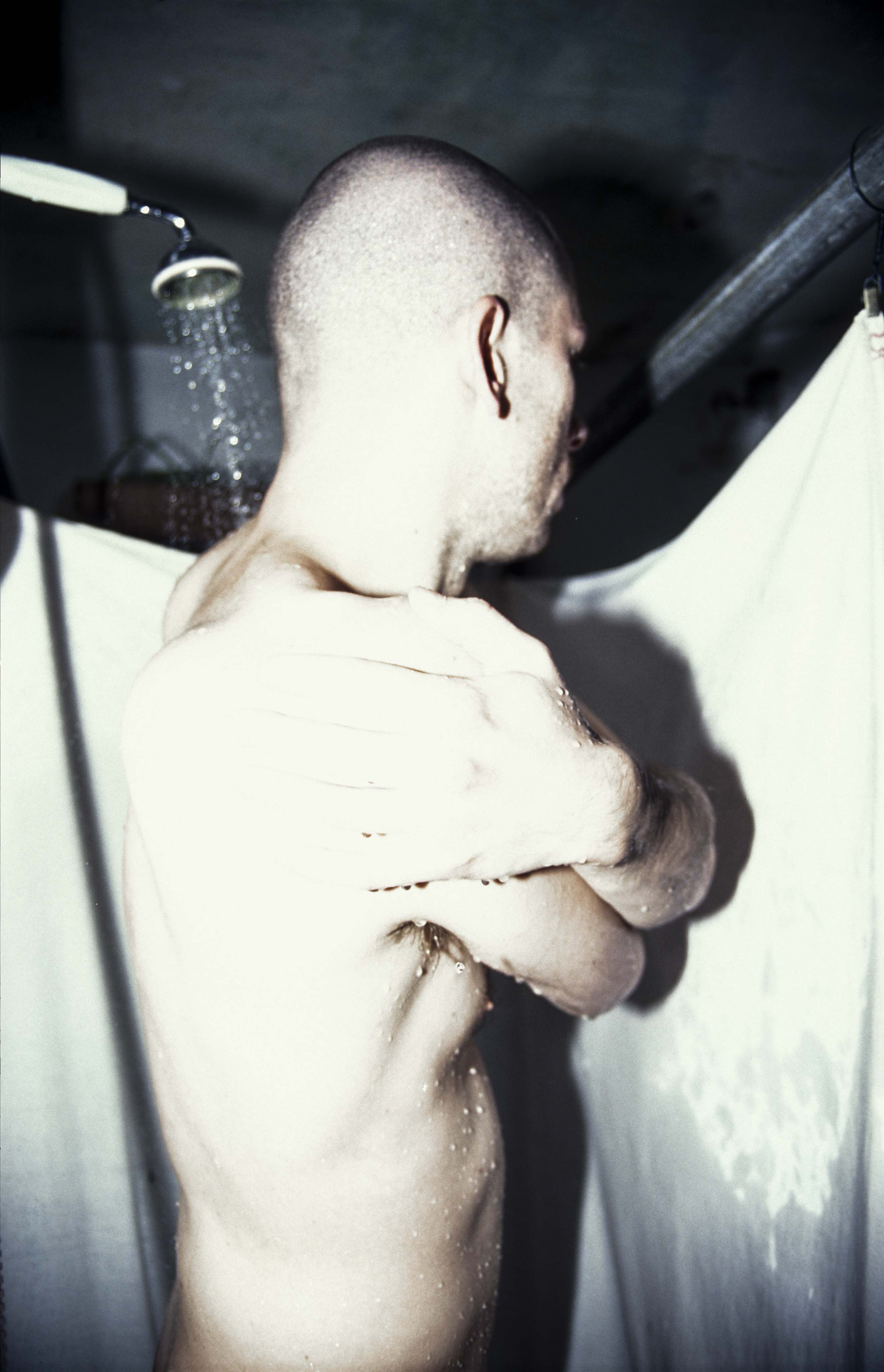 Christian_Vagt_Punk_Skin-4_Mattij_in_the_shower_Berlin_1997
