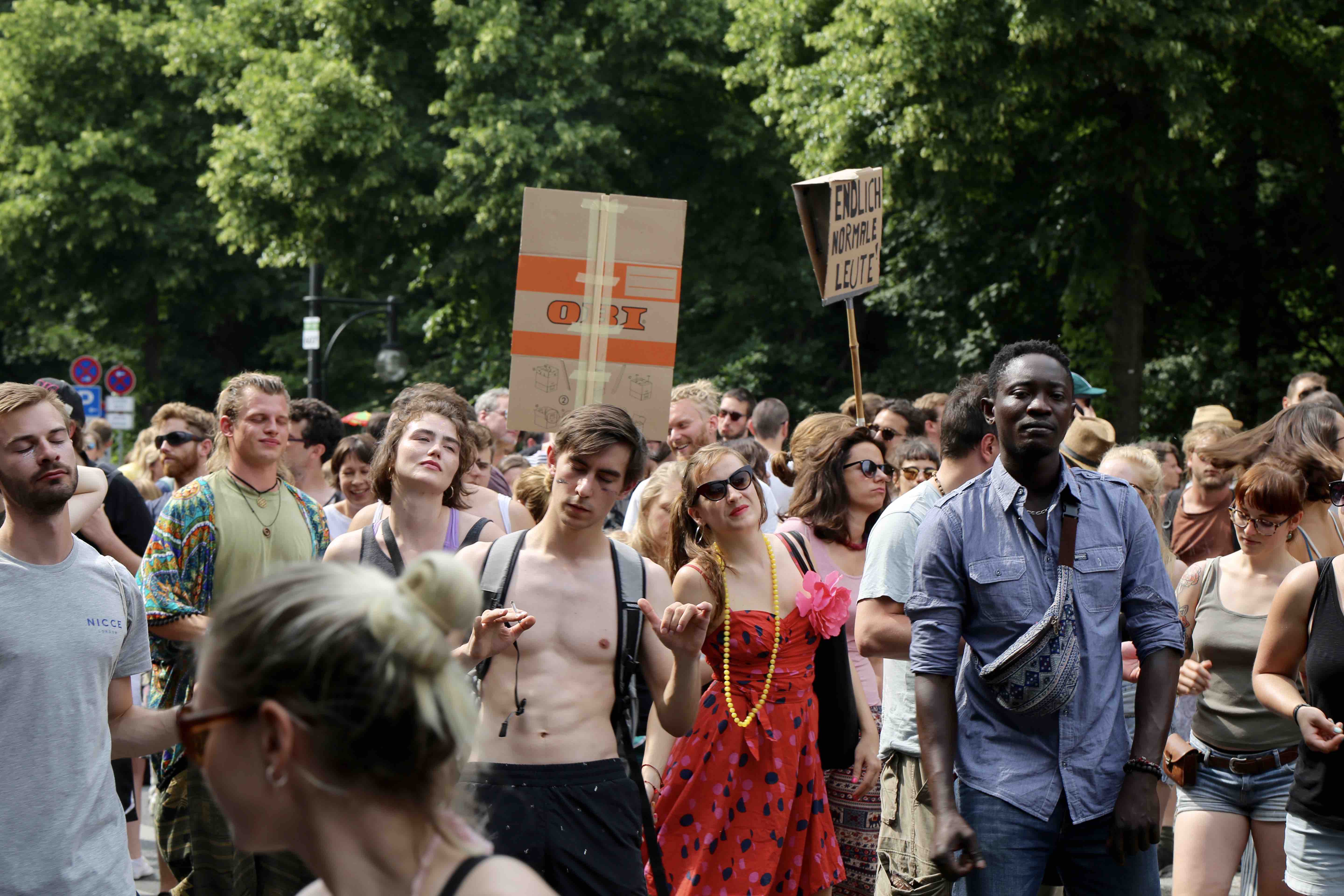 Berlin S Clubbers Get Political In Massive Anti Nazi Street Party