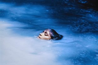 Amazon The young Susi Korihana thëri swimming, Catrimani, Roraima, 1972–74